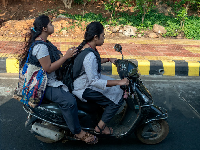 Sisters_OM51481